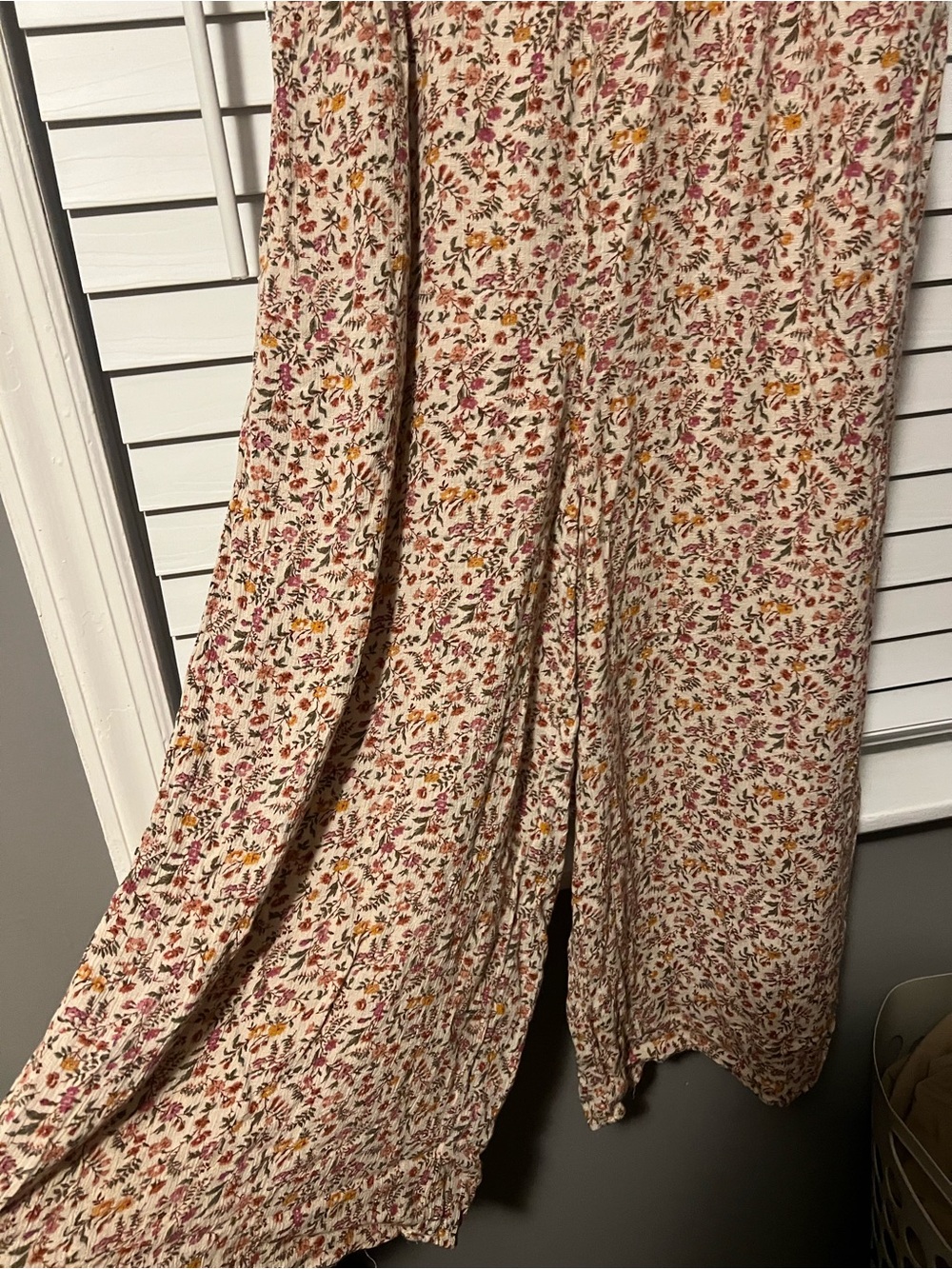 American Eagle Outfitters Blush Floral V-Neck Wide-Leg Jumpsuit - Picture 7 of 12